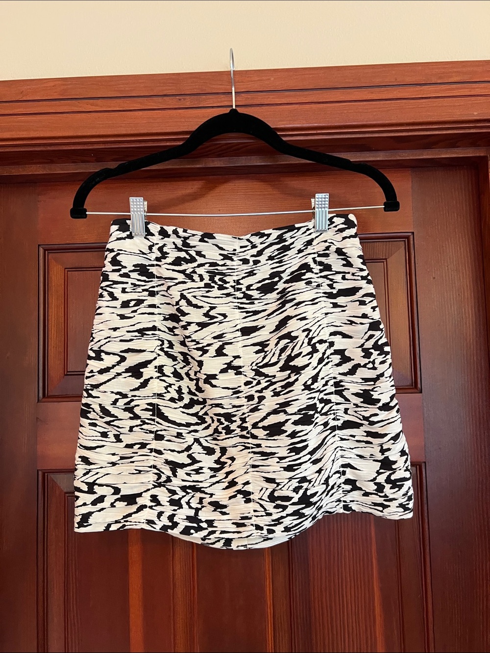 H&M Black and White Abstract-Print Mini Skirt